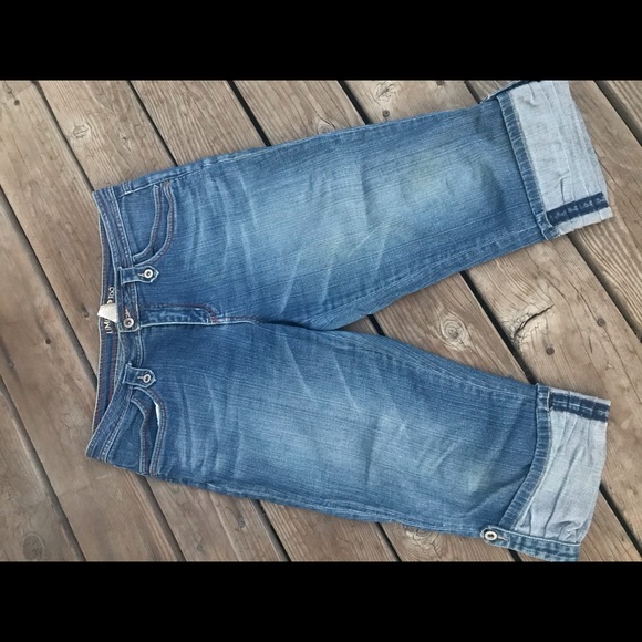 jeans with cuffed bottoms